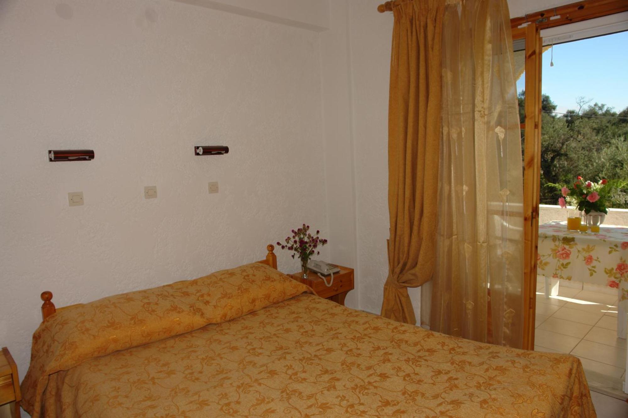 Prasoudopetra Aparthotel Ágios Matthaíos Стая снимка
